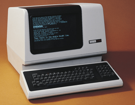 terminal_vt100_470x365